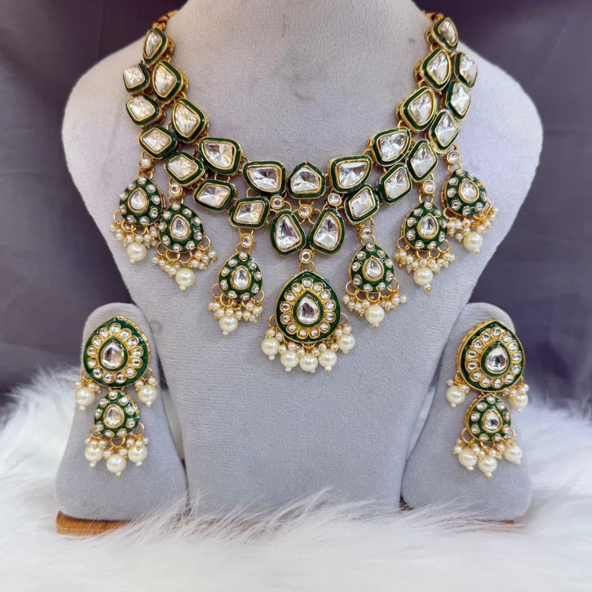 Royal Emerald Kundan Set